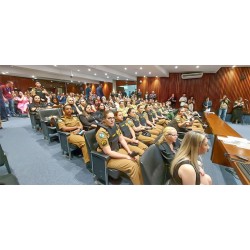 Assembleia Legislativa do Paraná homenageia mulheres que atuam na segurança pública do Estado